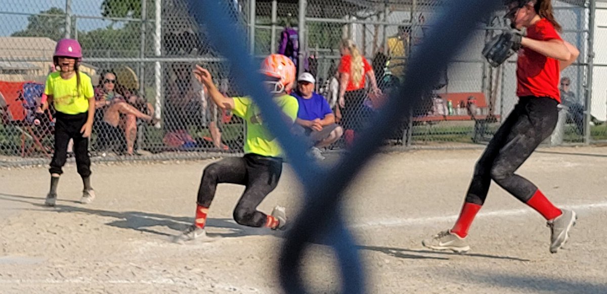 terryfreeman53's tweet photo. Love to watch her play. Great way to end the day!
#ILoveToWatchYouPlay
#ifidietonightknowiwashappytodayhappened
#GoTEAMVelocity https://t.co/GVROJ7T9T3