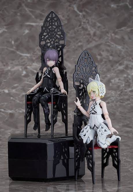 普通に考えて、この物量が下の箱に収まるはずないやんけ
これが収まるんやなぁ……
椅子まで含めて 