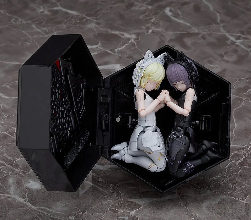 普通に考えて、この物量が下の箱に収まるはずないやんけ
これが収まるんやなぁ……
椅子まで含めて 