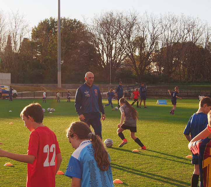 GreaterBankAU's tweet photo. What an arvo at #JetsPLAY Maitland! 🔴🔵 200 local @NewcastleJetsFC fans got up close and personal with their heroes one final time for the season, and loved every minute of it! We can't wait to get started again in season 21/22! #JetsCONNECT #growgreatertogether #MadeOfNewcastle https://t.co/hXDGn2Hqs2
