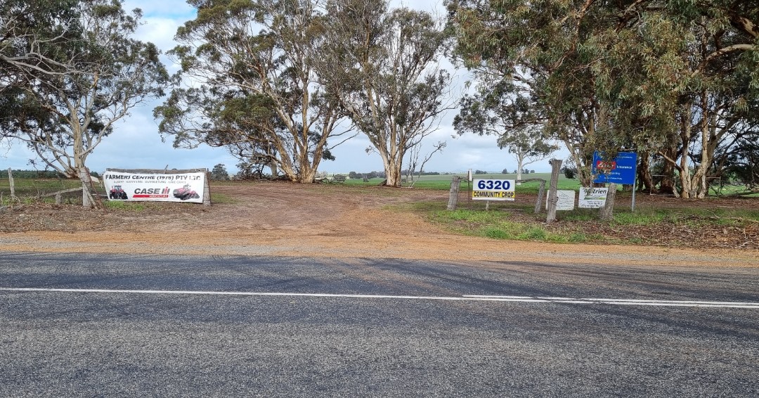 Here we are!! Come and find us at the Tambellup Community Crop Today!!! We'll be here for a while showcasing the CASE IH AFS Connect Magnum 280 CVT Tractor with a 912T (9 tonne) Marshall Multispread from Roesner PTY LTD'd love you to call in for a look 
#FarmersCentre78