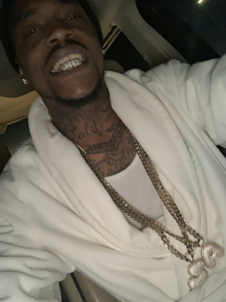 MrPrettyyyGoood's tweet photo. I was off 4 beans that night smh!!! In the streets jeweleryβd up with a Beverly Hilton Bathroomβ¦. #showerking!!!!
https://t.co/t6EdzeL5DJ ππππ https://t.co/uLLP01jQi8