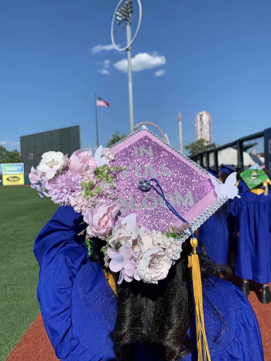 KTHD4ZED's tweet photo. “dream, may your trials end in full bloom at the end of hardships” - so far away by agust d
made it through my hardships, thank you bangtan <3 #2021ARMYGraduation #ButterfulGraduation https://t.co/dwPGCKNvuQ