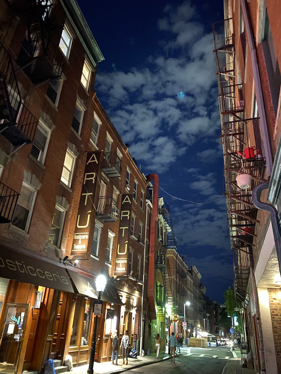 trefman's tweet photo. summer in the city https://t.co/XN2uDFtwfw