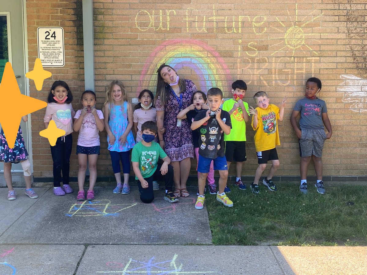 MissERedmond's tweet photo. Not ready to say goodbye to my crazy bunch, but so excited to see what they accomplish as second graders! 2 more days in Room 24 ❤️ #FeelinGoodInFirstGrade #JohnsonStrong #AlmostSecondGraders @JJESOwls https://t.co/TB4RzlQQhp