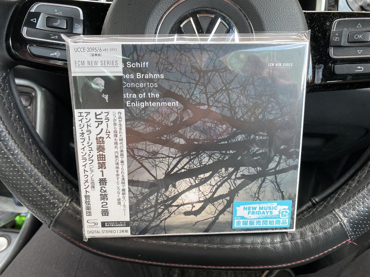 北村さんからリリースを教えていただき、アンドラーシュ・シフのブラームスピアノコンチェルト1、2番が届きました。1859年製作の平行弦ブリュートナー255による演奏は驚くべきものです。オケとピアノが合い呼応して一体となっているのが本来ブラームスが目指して書かれた曲なのがわかります。