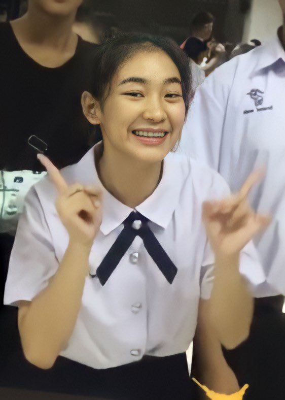 bammichy's tweet photo. ยินดีกับเจ้าฝ้ายด้วยนะค่าบ จบม.6 แล้ว ก็ขอให้เจ้าฝ้ายสนุกกับการเรียนในระดับชั้นที่สูงขึ้นไปอีก ขอให้สนุกกับการทำงานที่หนูรัก และขอให้ประสบความสำเร็จ ในทุกๆด้านที่หนูตั้งใจทำนะค่าบคนเก่ง เลิฟยู🥰🥰 #CongratsToFbananai https://t.co/IXK3v4WZmw