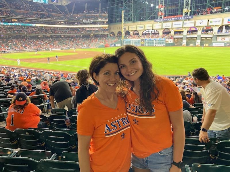 cmaxwell_'s tweet photo. The only time you'll see these Bama girls in orange and blue! #GOSTROS https://t.co/rVTSOHj4CO