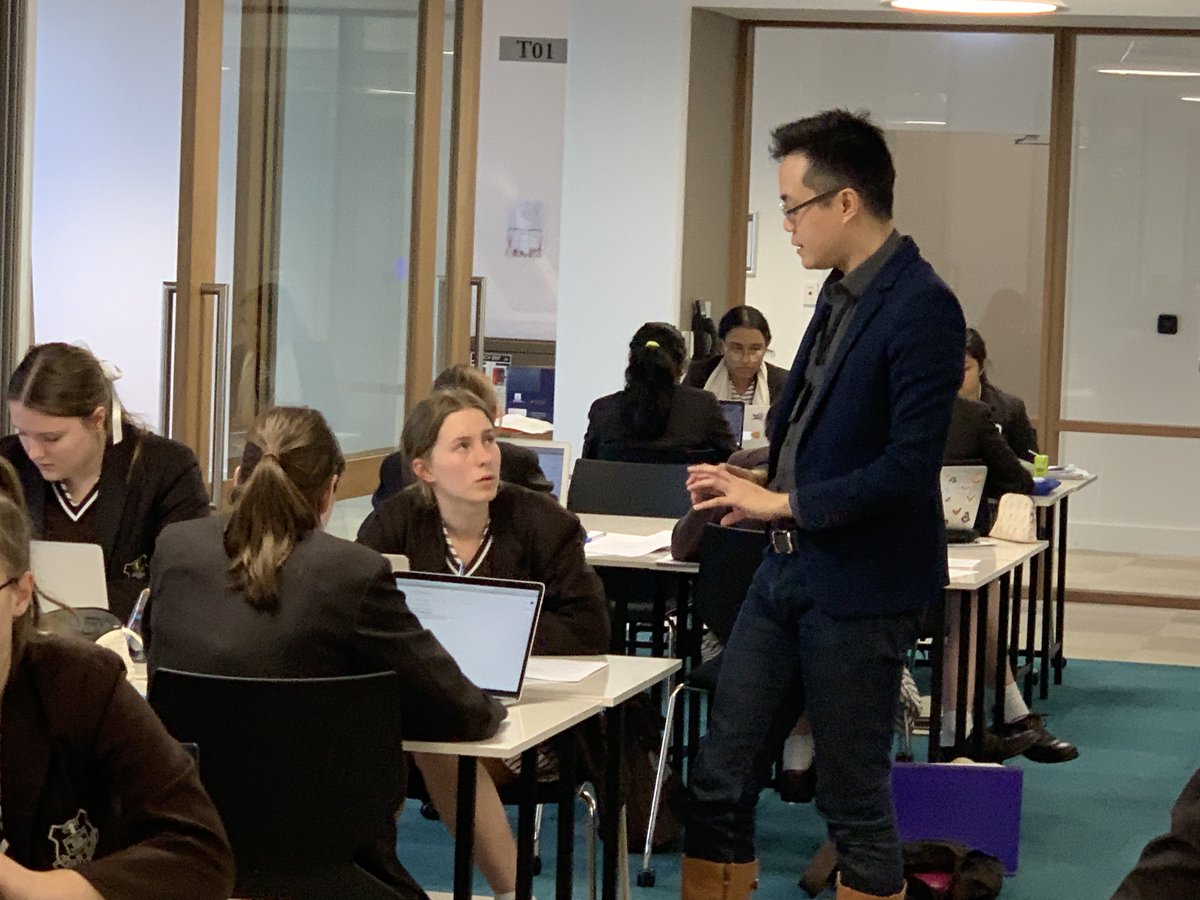 Year 11 Biology students this week received a visit from Dr Gurion Ang, Associate Lecturer and Engagement Officer for UQ's Science Faculty. 
Dr Ang held a detailed workshop for the girls to assist them with Research Task writing. Thanks Dr Ang! 
#biology #girlsinstem