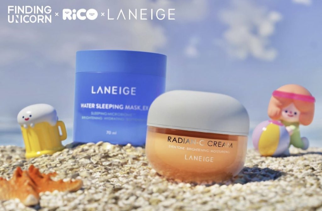 pinku_tai's tweet photo. แล้วคอลแลปส์อะไรกันจริงจังงงงง FINDING UNICORN x RiCO x LANEIGE มาในธีมซัมเมอร์ๆ 🏝🏖 สดใสเชียว ประเด็นเลยนะ อยากได้กล่องสุ่มตุ๊กตุ่นในเซ็ตนี้ 😝 https://t.co/dBqmpvUivM