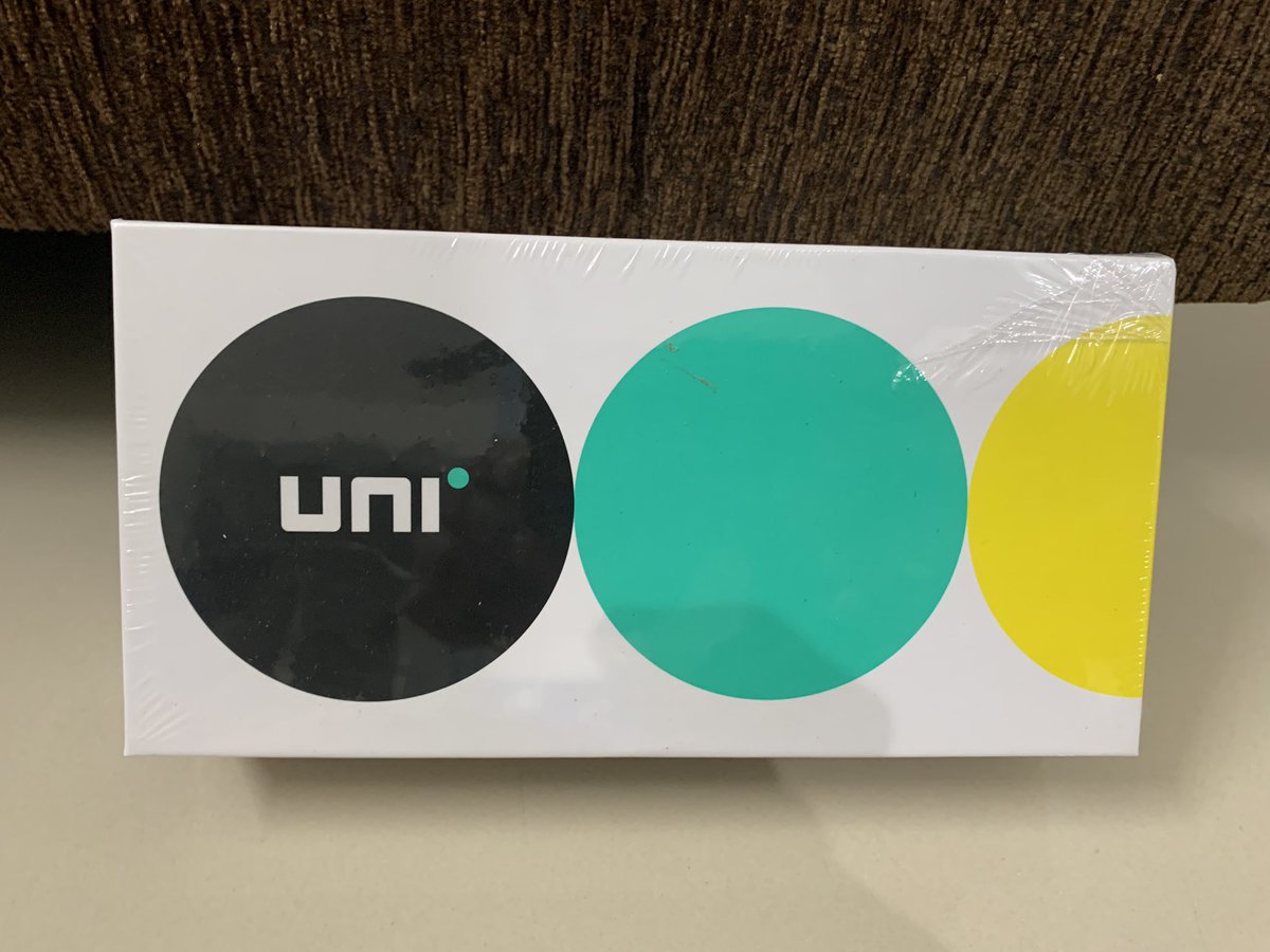 SmitSonani's tweet photo. Awesome packaging @cards_uni &amp; surprised with gifties 😍

At first glance, almost felt like purchased a new mobile 😄

Is it for beta users or everyone 😂 https://t.co/7ADUbVmzWe