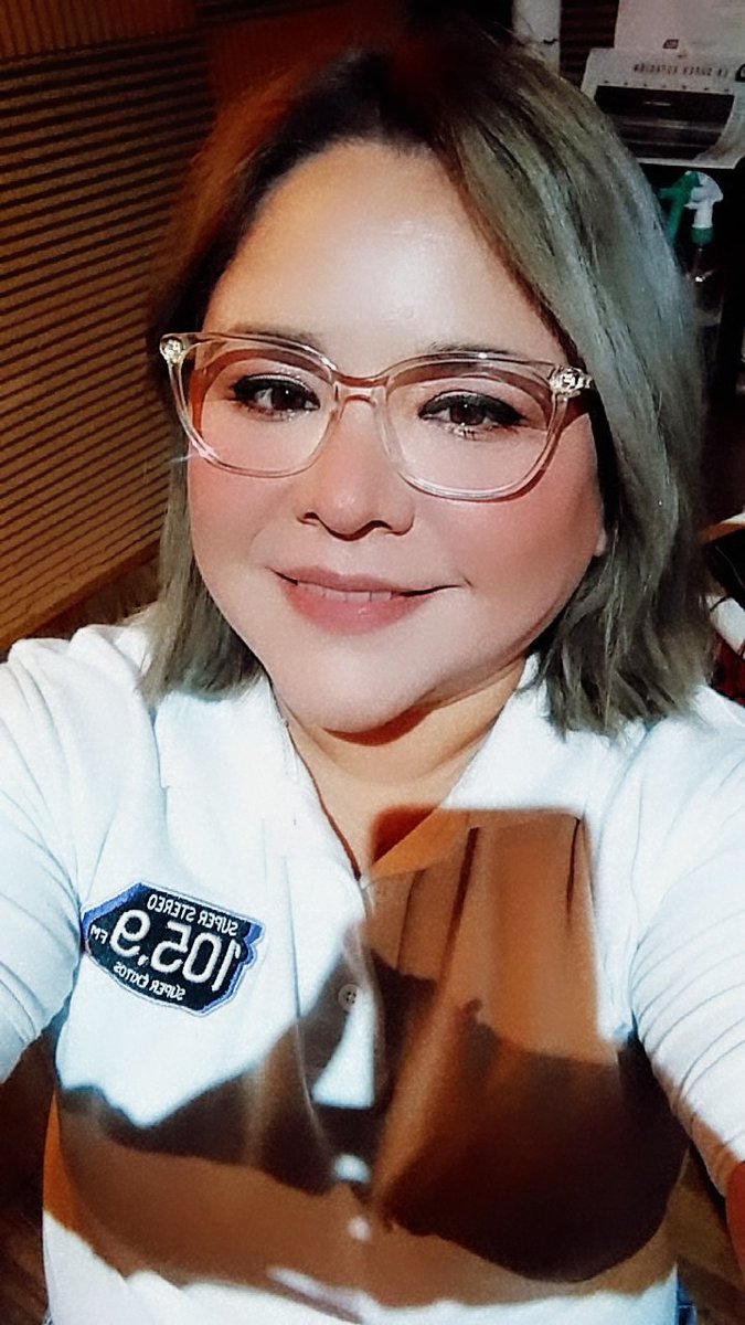 Ya regreso de sus merecidas vacaciones <a href="/AlejandraGonda/">ᗩᒪᗴᒎᗩᑎᗪᖇᗩ ǤOᑎᗪᗩ🎙️</a> y esta #EnVivo hasta las 2 de la mañana. #Yucatán