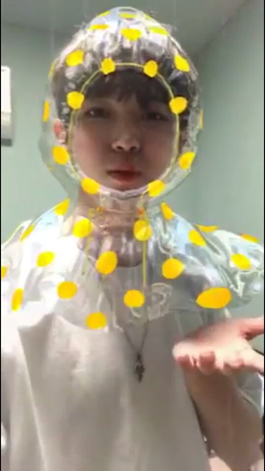 BeyourJJ's tweet photo. ที่เพดานเครื่องบินน้ำรั่วหรอ ต้องระวังนะ #WINDSELCADAY https://t.co/mtAEac5oNS