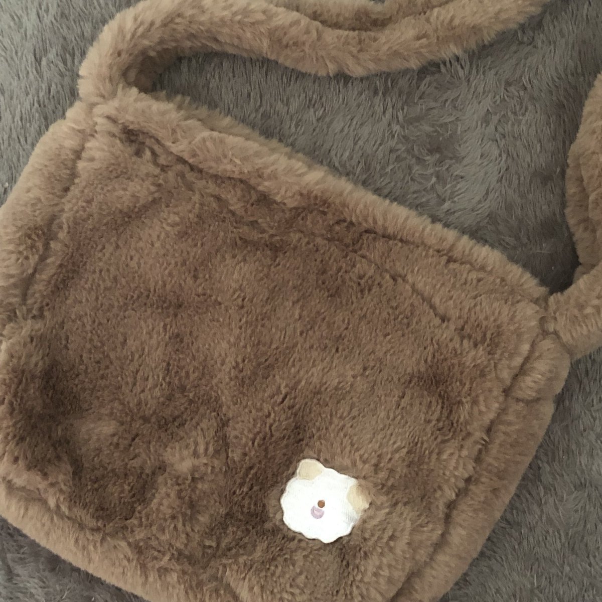 bwsunghoon's tweet photo. (PREORDER 17 June - 24 June)

✨ Denimalz Furry Bag ✨

Price: 90.000IDR / 9USD (you can choose the member)

Patch only: 15.000IDR / 1.5USD

You can decide where to place the patch (corner / centre)

#DAY6 #Sungjin #Jae #YoungK #Wonpil #Dowoon #Negentropy #데이식스 https://t.co/pBvjhqh7cD