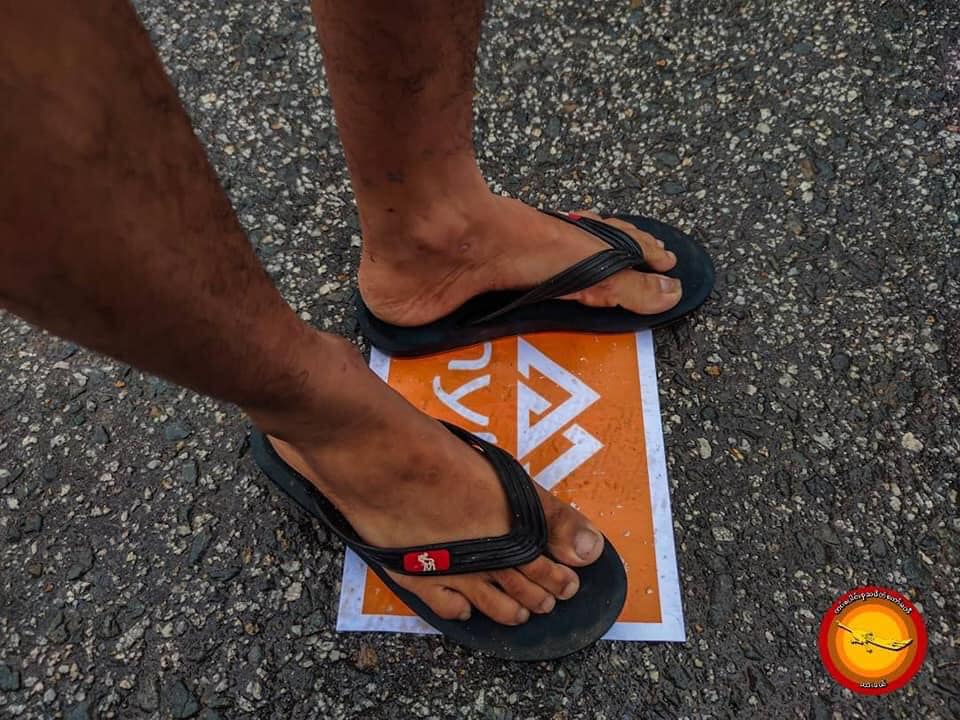 IrrawaddyNews's tweet photo. Protesters from Dawei, the capital of Tanintharyi Region, burned SIM cards from Mytel, the military-run telecom operator, during an anti-regime protest on Thursday and called for a boycott of military-linked products. 

(Photo: DGSC) 
#WhatsHappeningInMyanmar https://t.co/Ae8LYCABDy