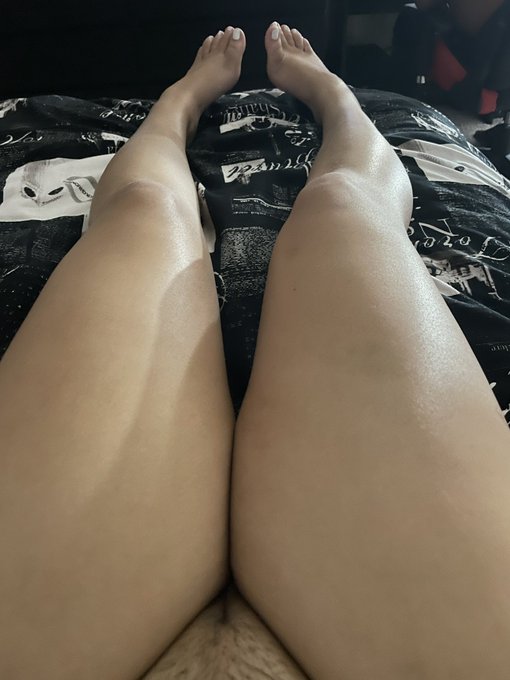 #Thickthighs to warm your ears. #Prettytoes to suck on. 😏 Who&rsquo;s up?   https://t.co/5EABloP1DV https://t<a href="/tag/thickthighs"class="tags">#Thickthighs</a><a href="/tag/prettytoes"class="tags">#Prettytoes</a>