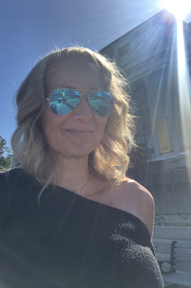 tarastravels's tweet photo. Sunny 5k city walk for my ARD today, and a harbour side lunch stop (complete with a lovely chilled NZ Sav Blanc๐๐ผ), perfect! Cheers! ๐๐๐จ๐ฆ
#IslandPeakers #VictoriaBC #VIPeakers #BCpeakers #mpc2021 @MyPeakChallenge @SamHeughan #WildfirePeakers #RoadtripPeakers https://t.co/qa56LPslQR
