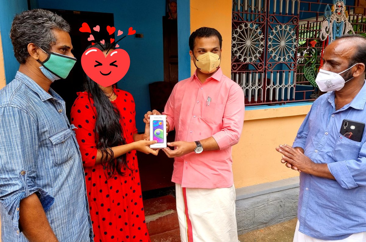 vkprasanthtvpm's tweet photo. #Digital_Challenge@ #വട്ടിയൂർക്കാവ് ....
ഓൺലൈൻ പഠനത്തിനായി വിദ്യാർത്ഥികൾക്ക് Mobile Phone കൈമാറി .
നിങ്ങൾക്കും ഒരു ഫോൺ വാങ്ങി നൽകി സഹായിക്കാം വിളിക്കേണ്ട നമ്പർ 9946196118 https://t.co/L4AD9ka3ok