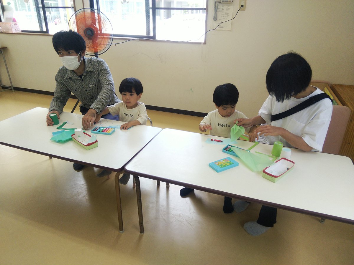 認定こども園 くがわしんとく幼稚園 على تويتر 今日のおひさまオープンデーは 跳ねるかえる を作りました 絵を描いたり お花紙を丸めたり お家の人と一緒に製作しました カエルが上手に飛び跳ねるとニコニコ笑顔が見られました 最初は緊張気味のお友だちも