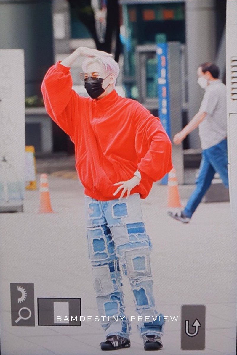 bamdestiny0502's tweet photo. 210617  

#BamBam #뱀뱀 #แบมแบม 
#BamBam_riBBon @BamBam1A @BAMBAMxABYSS https://t.co/0F0pgkpwGI