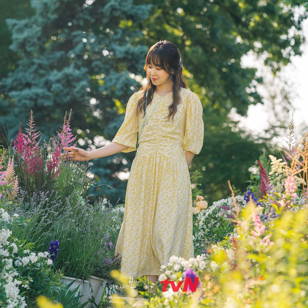 🌼트로트 티저 스틸 공개🌼
서현진X김동욱 그리고 이 조명,,, 온도,, 습도,, 스틸이 아니라 예술 작품 아닌가요 ㅠㅠㅠㅠ

7/5 [월] 밤 9시 tvN 첫 방송
#너는나의봄 #tvN #새월화드라마
#서현진 #김동욱 #윤박 #남규리