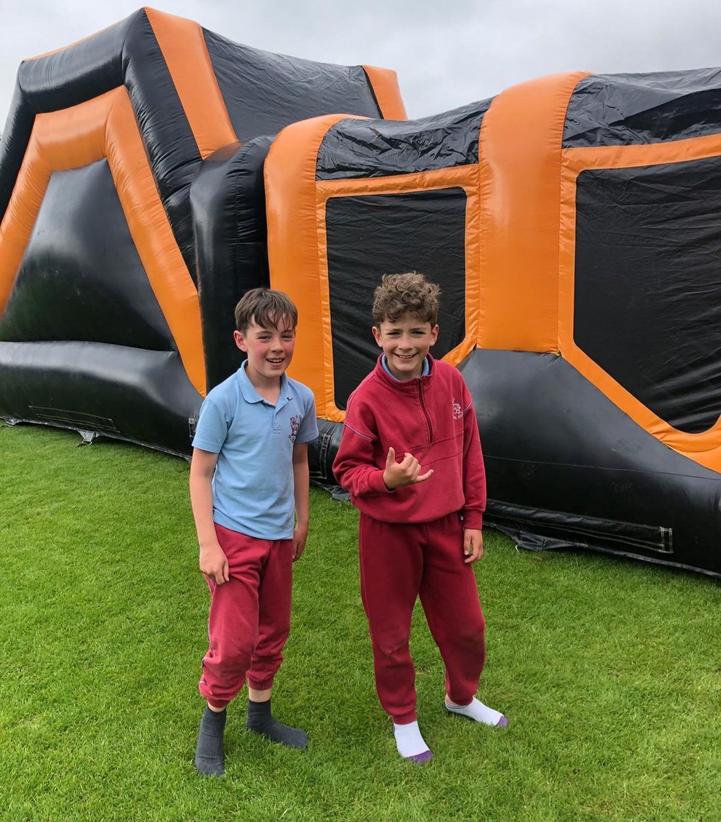 scoileoinboys's tweet photo. .@scoileoinboys #4thClass and #3rdClasses had a whale of a time enjoying the inflatables provided by @Just4FunCamp during the week. 
Míle buíochas to @BallincolligGAA for kindly allowing us to use the pitch #fun #friends (3) https://t.co/qdlQVljzUF