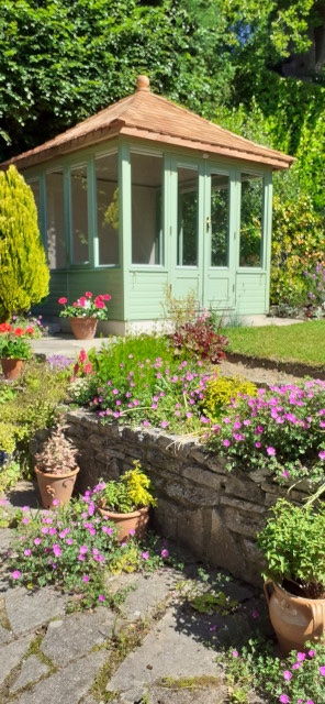 ChelseaShouses's tweet photo. The perfect garden retreat - somewhere to relax, unwind with a book or just simply enjoy the views in your garden 🌺🌿🌸 https://t.co/nTKQAHp7ZQ
