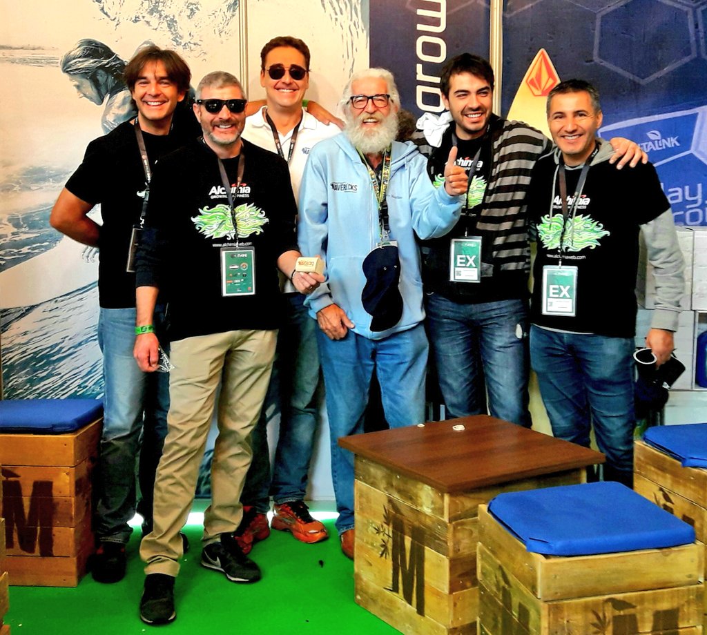 AdrycManellson's tweet photo. @PhiloSeeds @expogrowirun @GreenbudSeeds @DPlantasur @Sophie_MJ @IntKannabia @larrymorepics @Marishinigami_ @FeriaSpannabis Sí que hay ganas ya #PhiloTeam, de Reírse con los buenos Amig@s, y de olvidar este tiempo pasado evanescente de Pandemia y Pandereta.
Un montón de Abrazos y Besos van desde #AdrycsCove a repartir..🧚♂️😎 https://t.co/8uzcaTuaWo