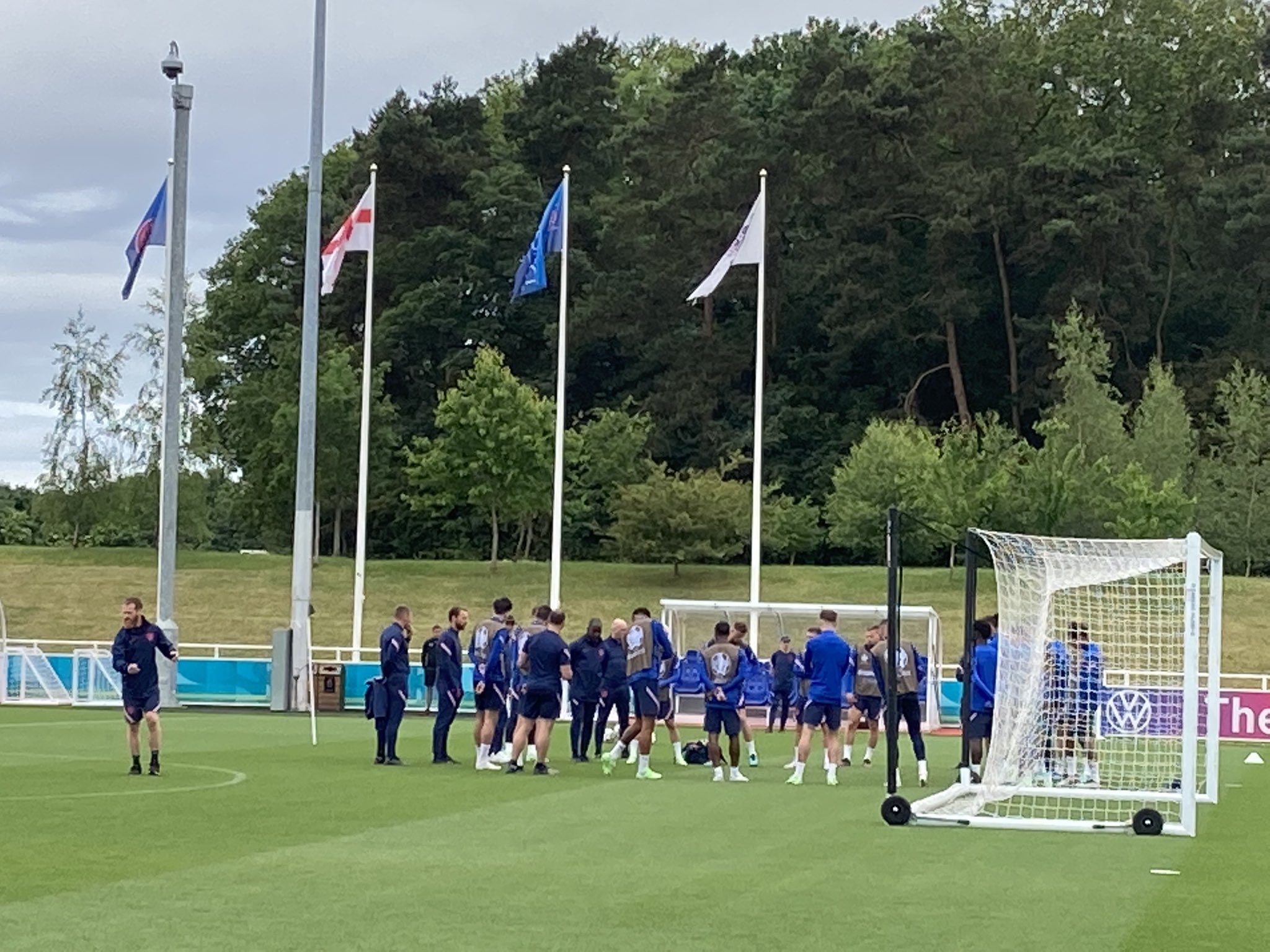 England team have just sung happy birthday to Jordan Henderson. 31 today   