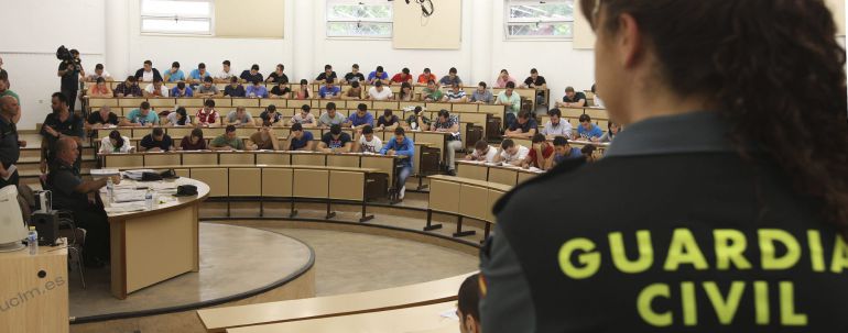 guardiacivil's tweet photo. 🔴 #IMPORTANTE para los aspirantes a #IngresoGC21 en la Escala de Cabos y Guardias. 

Próximamente se publicará la convocatoria en el BOE. La inscripción se realizará con certificación digital a través https://t.co/Ga3dUkhbON

ℹ Instrucciones 👇 
https://t.co/GieL6VZA1S https://t.co/WyJCu62WOb