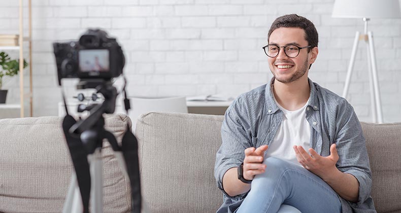 MkBaeza's tweet photo. ¿Sabes de la importancia del video para potenciar tu marca personal? En este artículo de @CepymeNews nos dan algunas claves para tenerlo en cuenta.  👇

https://t.co/mHJ8ig0LiM https://t.co/VuOhbbOdhU