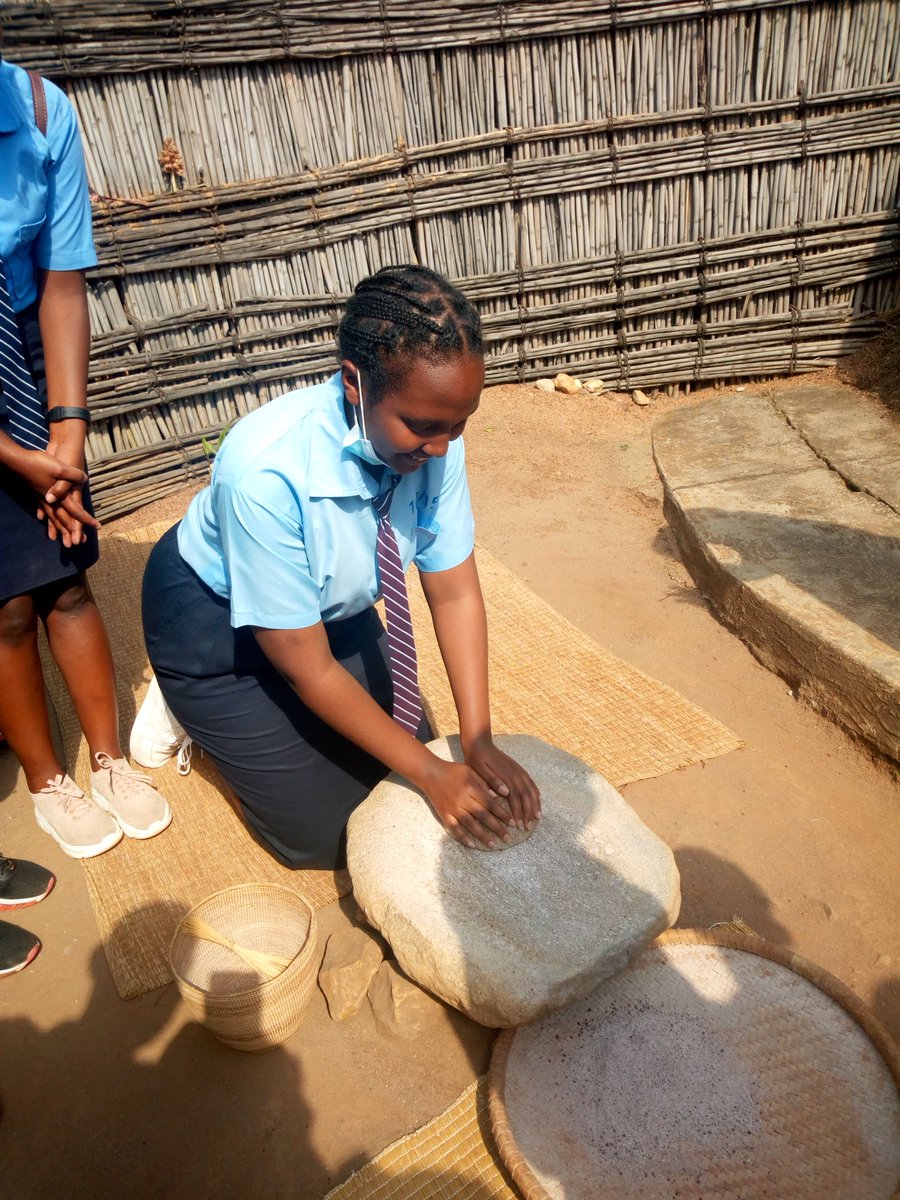 CAG_Gitwe's tweet photo. Gutoza abana Umuco Nyarwanda, bakawukurana Ukabaranga aho bari hose n'imwe mundangagaciro dukomeyeho kuko Umuco ariwo Shingiro ry'Ubunyarwanda. @REBRwanda @KARANGWASewase @rum_sda @AngelMutabaruka @RTANGARWMABOKO @ClaudetteIrere https://t.co/nZpIxpteZw