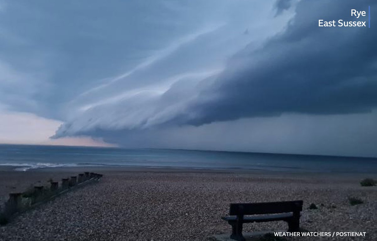 SimonOKing's tweet photo. You don't see these often...amazing shelf cloud yesterday evening invading the south coast ahead of the thunderstorms last night. ⬇️⚡️😍

How was it in the SE last night?  Sleep OK? 💦😴 https://t.co/HmfjW1jSMI
