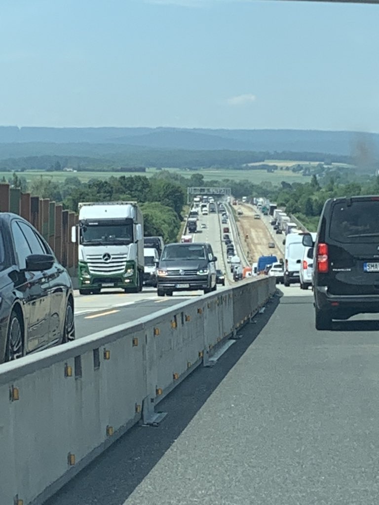 preissnbeere's tweet photo. Gestern…in 6,5 Stunden von München nach Köln…quasi von Stau zu Stau. Und war auch gar nicht warm…nur ca. 33 Grad 🥴☀️☀️ https://t.co/MLEbT1ydED