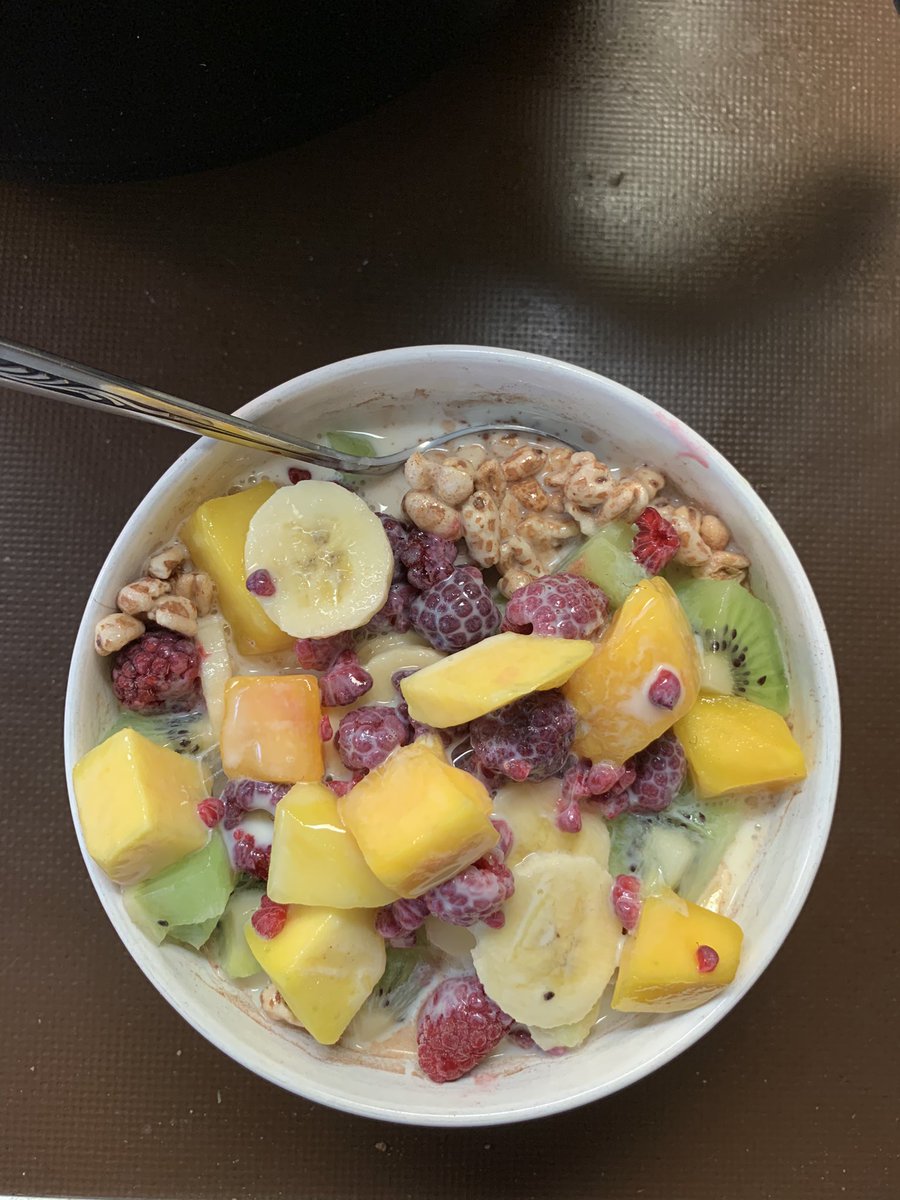 zverdun's tweet photo. #vegan #pb breakfast with lots of #fruit and whole grains https://t.co/qPUha29A9d