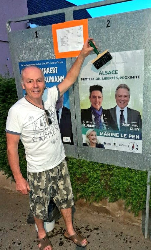 Th_ESTEVE's tweet photo. Hier avec nos équipes, une tournée collage sur Colmar !
Je remercie les équipes présentes.  
 En avant pour la victoire ! 🇨🇵
#jacobelli2021 #colmar #colmar1 https://t.co/wrvrlak91S