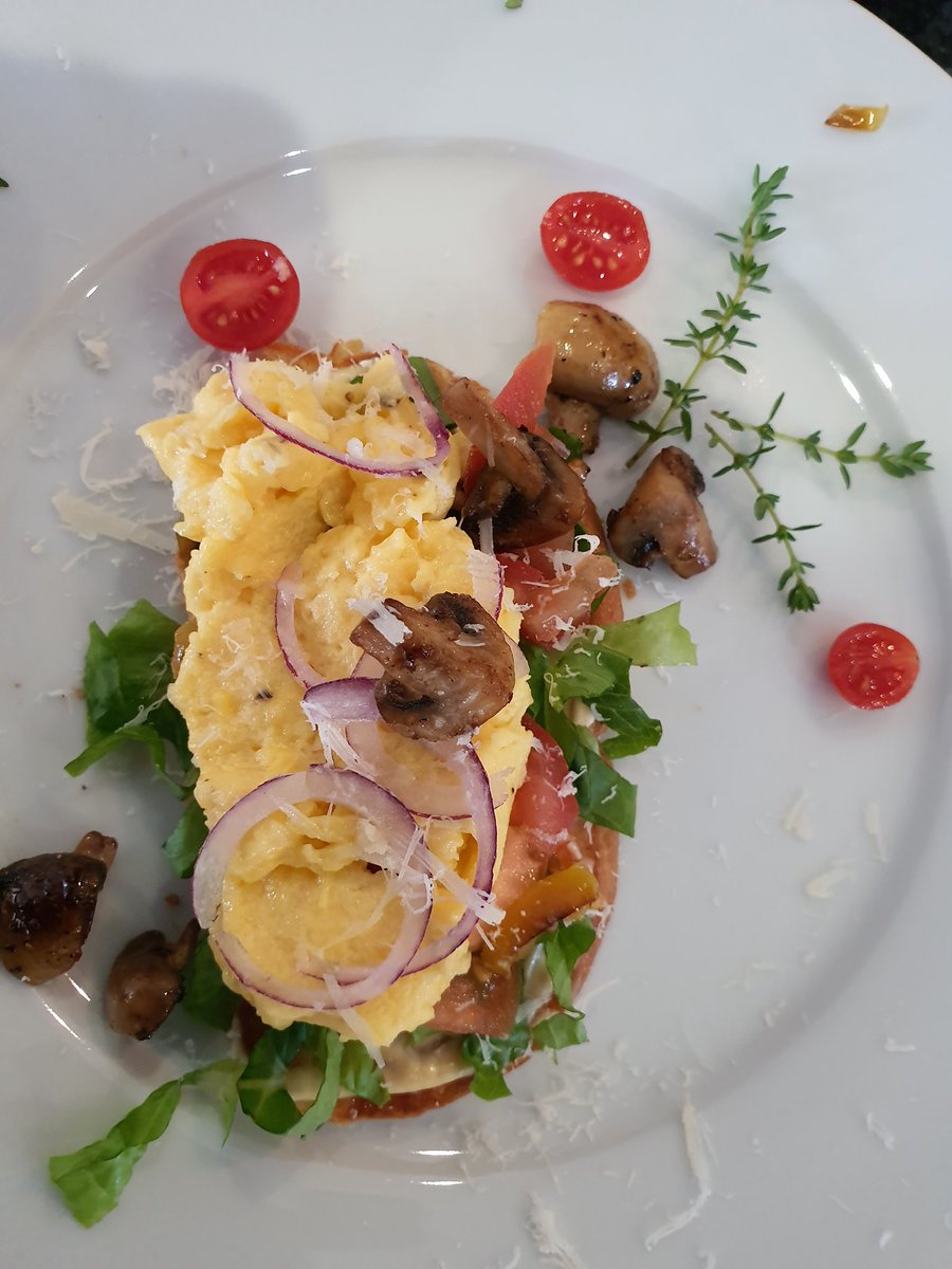 6Monzali's tweet photo. Breakfast at Monzali https://t.co/PcONkLV2s1