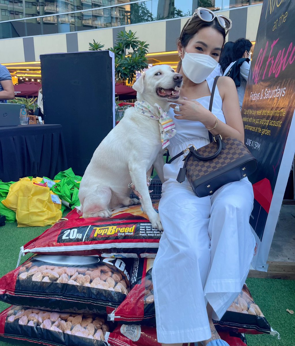 JelaiAndres's tweet photo. Nag paampon ng mga stray dogs and stray cats! Ang saya namin ni Popoy! 

WATCH THE VIDEO HERE: https://t.co/negiAfFSca https://t.co/negiAfFSca

#Popoy #JelaiAndres https://t.co/bTwWQuoIir