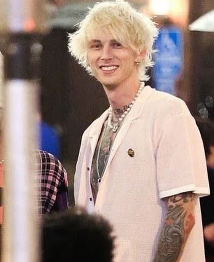 moteldiablo's tweet image. retweet if machine gun kelly is your comfort person.