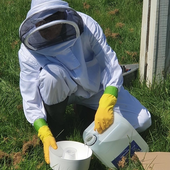 Jennings_'s tweet photo. Giving our Monument Park bees a little helping hand with some syrup feed.
Just while the spring flowers are going over and before the summer flush.
#supportingtenants
#bees #savethebee #environment
#beekeeping #businesspark #monumentpark
@britishbee https://t.co/WtghmSrXMv