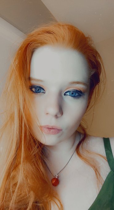 Excuse my crappy eyeliner posted some new swim suit pics for work. Link in bio babes 😈 https://t.co/<a href="/tag/newprofilepic"class="tags"><span>#newprofilepic</span></a>