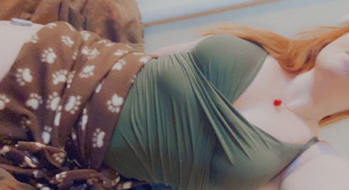 Excuse my crappy eyeliner posted some new swim suit pics for work. Link in bio babes 😈 https://t.co/<a href="/tag/newprofilepic"class="tags"><span>#newprofilepic</span></a>