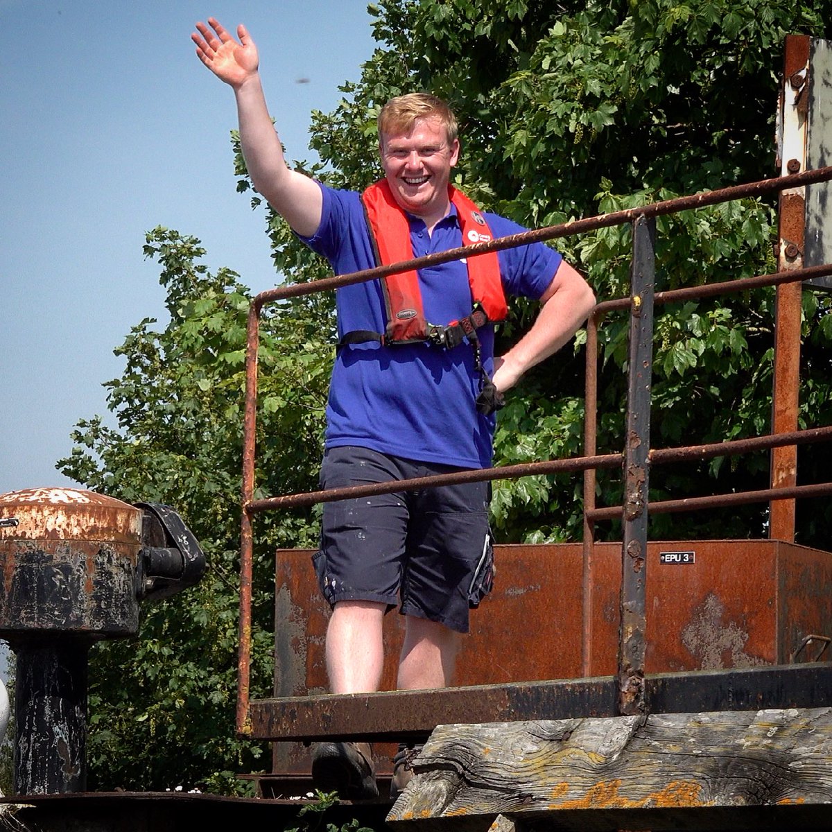 Waved off the Weaver by ‘Gorgeous George’ as we leave the river to explore pastures new…👋🏻