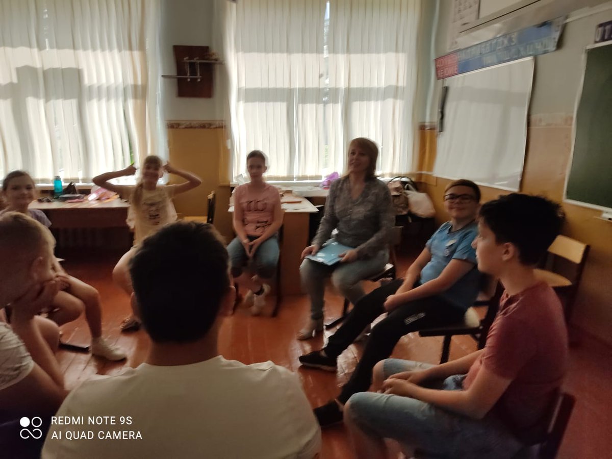 16 июня в школе № 2 состоялось занятие с подростками пришкольного лагеря с элементами  тренинга на тему «Жизнь по собственному выбору», которое провёл социальный педагог ц.«Доверие». Цель - профилактика и формирование навыков  противостояния  негативному  давлению сверстников.