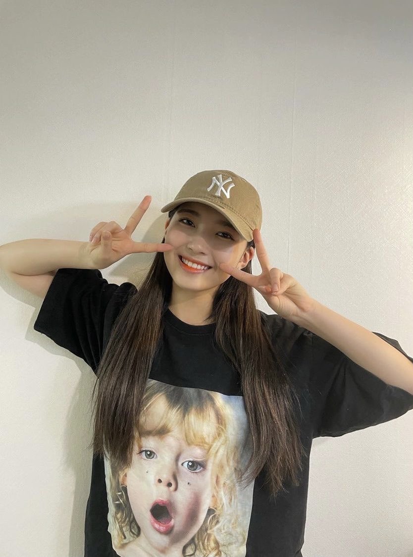 Bp5cwlWcTGWiFBX's tweet photo. ミナちゃんとマユカちゃんが着てたビックリ顔の女の子が可愛いTシャツ😊
#ADVL #TWICE #MINA #ミナ #NiziU #MAYUKA #マユカ https://t.co/JHdPotL17E