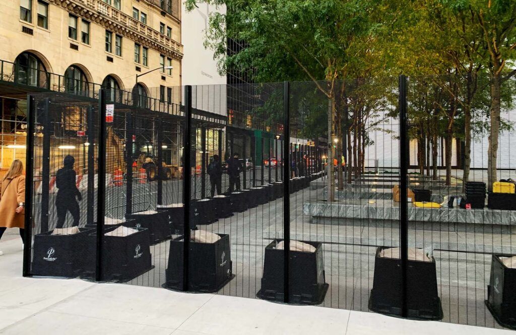 FenceSafe's tweet photo. We love seeing these New York City images from when we protected a 5th Avenue store...
Check them out here: https://t.co/Xmlpsx9gFM
#temporaryworks #temporaryfencing #temporarysecurity #5thavenue #newyork #newyorkcity https://t.co/h2griG4pdr