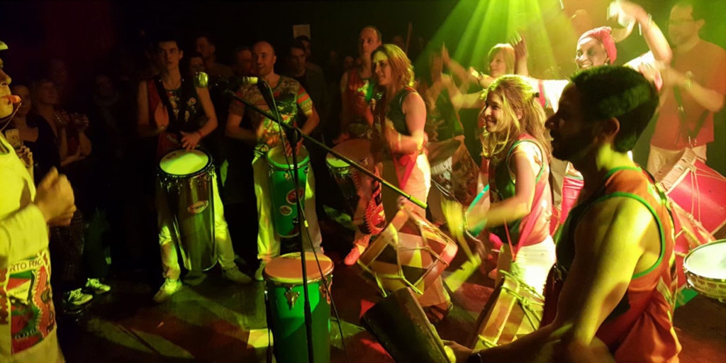 baquedeaxe's tweet photo. #TBT to a stomping night at Hootenanny Brixton, one of our favourite venues!
.
#ThrowBackThursday #Maracatu #Drums #DrummerLife #Band #CommunityBand #Gig #LiveMusic #MusicVenue #Hootenanny #HootenannyBrixton #MusicConnects #CultureConnects #BaqueDeAxe #NacaoDoMaracatuPortoRico https://t.co/RDoNkvGbVG