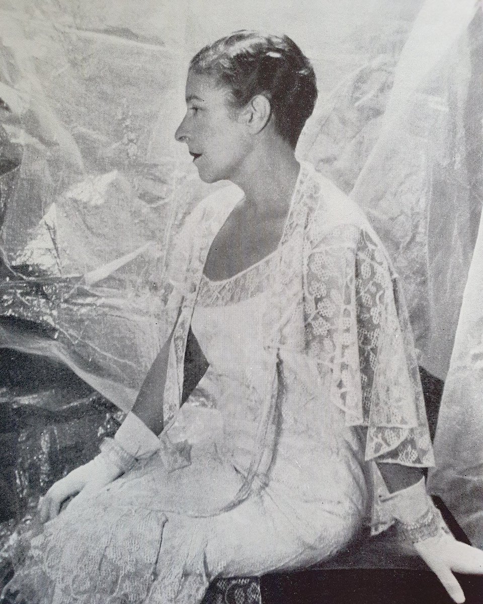 'Mrs Somerset Maugham. White from tip to toe. All her flowers were white, all her furniture was pickled and she bitterly resented the absence of a white cocktail.'
*
Beverley Nichols in THE SWEET AND TWENTIES, 1958. Photograph by Cecil Beaton.
*
#BrightYoungThursday
