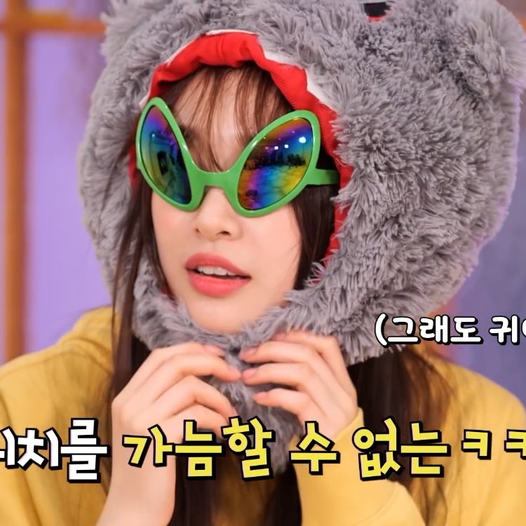 hi zoa                                      hi chuu
from weeekly                       from loona