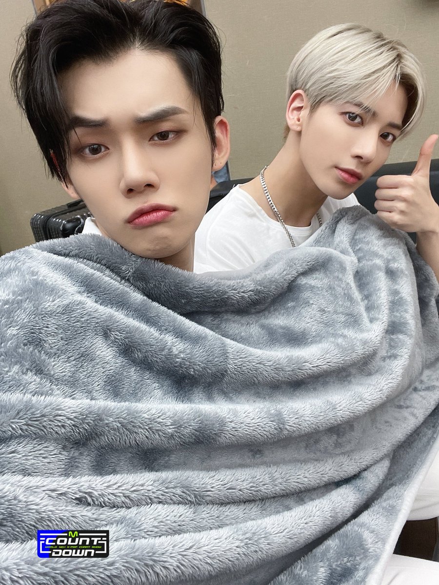 taejunhours's tweet image. TAEJUN SELFIE